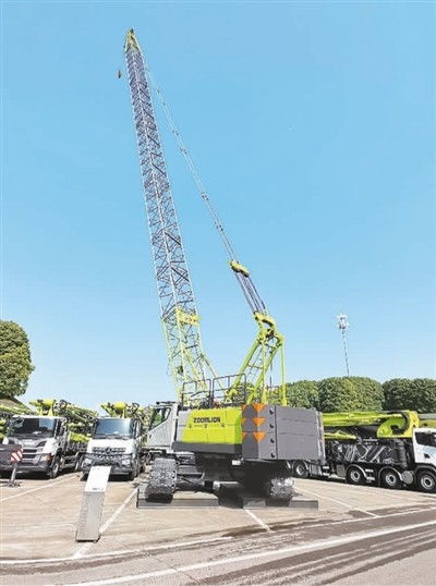 人民日?qǐng)?bào)海外版頭條重磅聚焦 中聯(lián)重科重型機(jī)械全球熱銷，起重機(jī)引領(lǐng)中國(guó)制造出海新浪潮