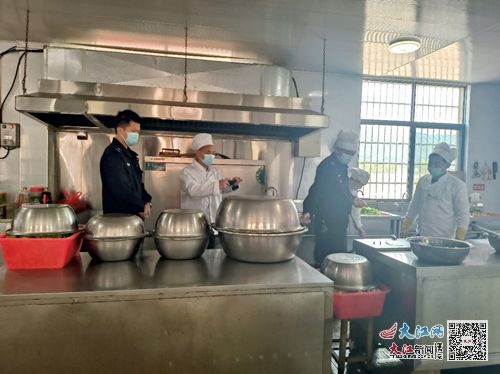 崇仁縣市場(chǎng)監(jiān)管局聯(lián)合開(kāi)展校園食堂食品安全專(zhuān)項(xiàng)檢查